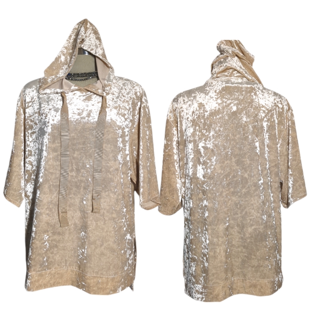 FOREVER 21  Luxury Beige Shiny Velvet Oversized short sleeve Size S